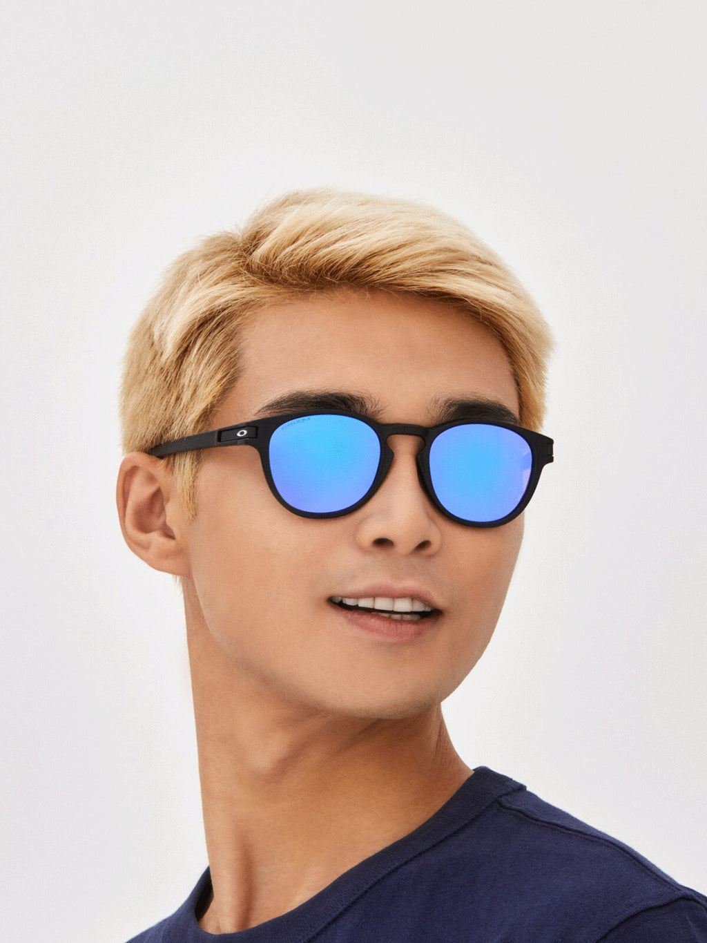 Oakley OO9265 Latch™ Sunglasses