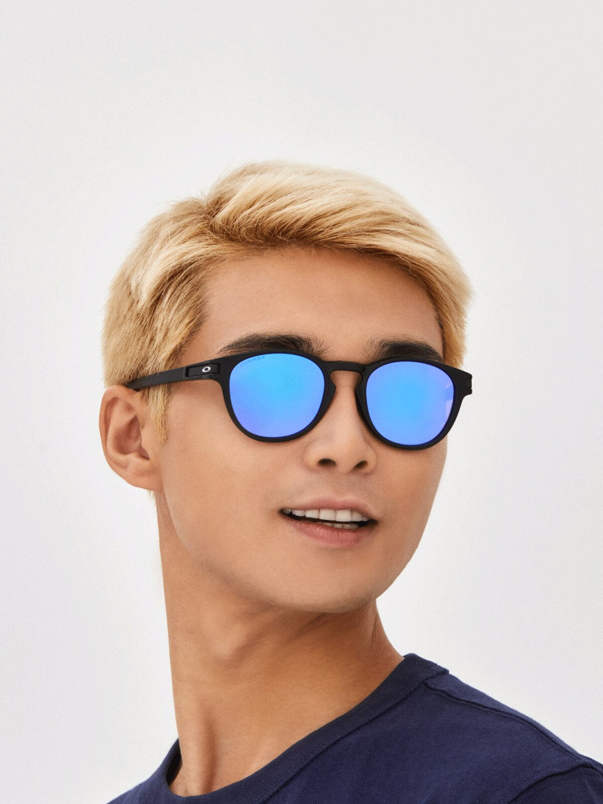 Oakley OO9265 Latch™ Sunglasses